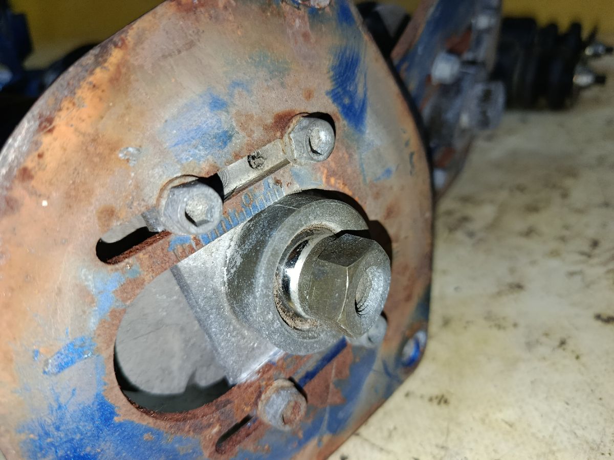 Стойка амортизатора на Nissan Note E11 HR15DE Фото 6