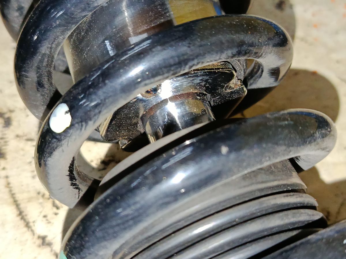 Стойка амортизатора на Nissan Note E11 HR15DE Фото 9