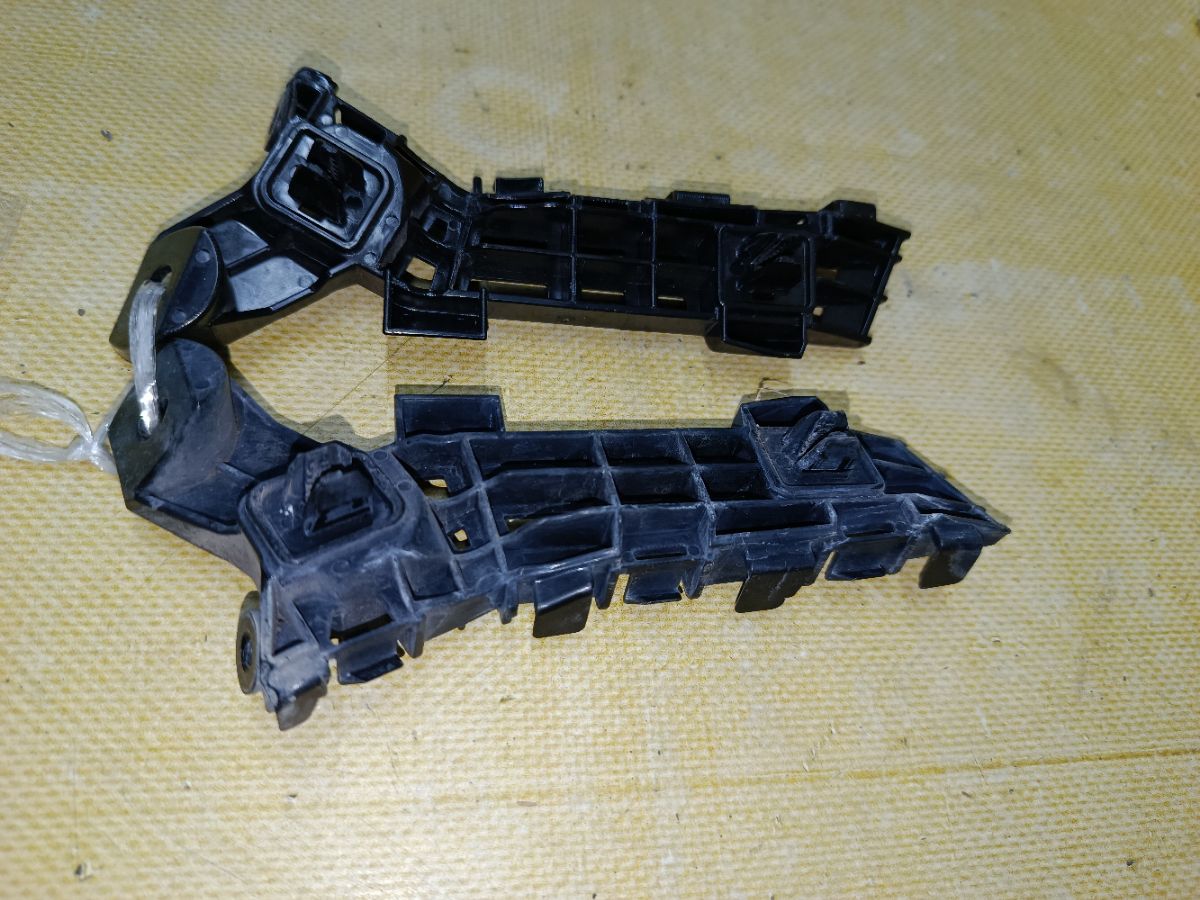 Крепление бампера на Honda N-Box JF1 Фото 5