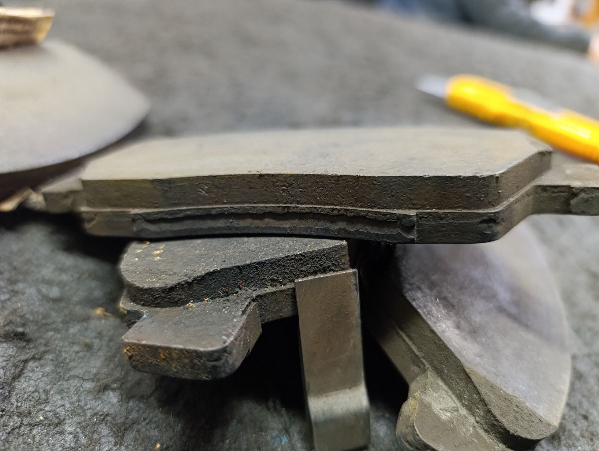 Тормозные колодки 0 986 461 759, 0 986 505 948, 0 986 AB2 377, 0 986 AB2 665, 0 986 TB2 232, 011342120809, 025 216 9416W, 0301EUF, 0418 02, 041802, 05P564, 06450-S5A-J00, 06450-S5B-J00, 06450-S7A-J00, 06450S5AE50, 06450S5AG00, 06450S5AJ00, 07830001, 10 BPF 00128 000, 1011552, 1016HP0016, 10360, 1039 F, 1050545, 1070120126, 112756, 1170388, 13046058202, 13046058202NSETMS, 13046059282, 13046059282NSETMS, 13046059432, 1501222626, 1511365, 1512555, 1623058580, 1780, 179807, 180959, 180959396, 18500058078, 190573, 1V5U3328Z, 1Y383328ZE, 21694, 21694 00 701 10, 2169401, 2169404, 216941651, 2169417305T4047, 2169701, 2201750, 222626, 241802, 3000205, 31839, 321508EGT, 321508IEGT, 323700035700, 343, 3463600210, 3463600219, 363700203018, 363702160614, 363916060275, 36831, 36831 OE, 402B0247, 41802, 429 002LSX, 429002BSX, 45022-S04-V00, 45022-S04-V01, 45022-S04-V02, 45022-S5A-J00, 45022-S5B-J00, 45022-S7A-000, 45022-SCC-000, 45022-SR3-V00, 45022-SR3-V01, 45022-SR3-V02, 45022-SR3-V03, 45022504V10, 45022S04V00, 45022S04V01, 45022S04V02, 45022S04V03, 45022S04V10, 45022S04V11, 45022S04V12, 45022S5AE50, 45022S5AG00, 45022S5AG01, 45022S5BJ01, 45022S7A010, 45022SO4V10, 45022SO4V11, 45022SO4V12, 45022SR3V00, 45022SR3V01, 45022SR3V03, 45022SR3V10, 45022SR3V11, 45022SR3V12, 45022TG0T00, 45022TR2A00, 45022TR2A01, 453481, 47520, 4UP03607, 4UP03686, 5-86005260, 5-86005261, 5-86009207, 5-86014123, 5-86014456, 5-86014834, 50000776, 50000776 C, 5004435, 50435, 551, 5611503, 572340B, 572340J, 572340S, 5860052600, 5860052610, 5860092070, 5860141230, 5860144560, 5860148340, 597204, 598494, 600000098600, 601CS, 6111839, 6133759, 6260564, 6653, 7127, 7480, 810024, 8110 40168, 8221750, 837480, 85 91 6305, 8DB 355 024531, 8DB355016461, 8DB355027201, 9815, 986461759, 9H0H006, AC1523C, AC453481D, ADB32009, ADB3555, ADB3555HD, ADH24251, AF5070, AFP228S, AKD1158, AMDJBF379, AN-376WK, AN376WKX, AN685WK, AS-H003M, AS1340, AS1340A, AS376, AS891, ASN250, AV571, AW1810533, AY040-HN007, AY040HN007, AY040HN017, B110284, B1111005, B1G10207222, B2169401, BBP1457, BC776, BD S389, BD3406, BE872, BL1373A2, BLF733, BP000809, BP010809, BP1081, BP1111005, BP2022, BP28264, BP43144, BP43218, BP733, BPA041802, BPH14, BPHO1001, BRP0815, BS0986461759, BS1109, C11NR0024, C14033, C14033ABE, C14033AW, C14033FBK, C14033JC, C14033L, C14033PR, C1N016, C1N041, CBP32009, CBP3555, CD5070, CD5070M, CD5070M10, CD5070M10STD, CD5070M10TYPED, CD5070MSTD, CD5070MTYPED, CF8264, CH003477, CKHO2, CLN1021, CLN2021, CMX617, CMX621, CS421, D260E, D5070, D5070M, D5070M-02, D5070M01, D5073M01, D5174M, D621, DB1286, DFP3375, DP104A174, DP104A174P, DP5243, E07PADE900424, E07PADE900426, E07PADFR00423, E07PADFR00425, E07PADT000322, E07PADT000323, E100219, E400219, E500219, EC1266, ELT617, ELT621, FBP0827, FBP1221, FBP1435, FD6580A, FD6580N, FDB776, FDB778, FDS776, FO 453481, FP0621, FPE083, FSL776, G1505HF, GBP041802, GBP041902, GDB1164, GDB1183, GDB3375, GK0319, GP05070, H02535, H02535HD, H02535J, H04HO005, H281430Y, H360A34, H4502S04003, H4502S7A003, H4502SCC003, HDP206C, HKPHD033, HO701002, HP5039, IBD1435, IE180959, J PA435AF, J3604033, J3604042, JAPPA435AF, JBP0093, JBP0093БУПАК, JBPD5070MH, JCP776, JQ1011552, K614200, KBP055, KBP2003, KD1542, KD1776, KD1794, KE0700451, KE0700452, KH0500138, KUF8264, LP809, LVXL874, MBP733, MD100M, MD5070MS, MD5070MS10, MD5073MS, MD5174MS, MDB1610, MDB81610, MFP2435, MKD617, MKD621, MN-241M, MPO05, MS8264, MX617, MX621, N1313, NDP-206C, NKH1103, NP2538, NP8005, NPO117WSB, NPS117WSB, P 28 023, P28023, P518302, PA435AF, PA435MK, PA743, PAD815, PBP776, PBP776KOR, PBP777, PBP777KOR, PC0809, PCP1308, PD19511, PD493, PF-8264, PF1576, PF8264, PF8265, PGD621C, PGD621M, PKJ005, PKJE05, PN8264, PRP0367, QP4123, RA07480, RB0959, RB1773, RN419M, RNZ105, S700151, SBP776, SDSSMAZSUP, SKEPO05, SMB21694, SN421P, SN425P, SP 621, SP 621 PR, SP1221, SP1266, SS421S, ST45022S04V00, T0610582, T3018, TABP2077, TCA1125, TD-086-8264, TD8264, TG8264, TH206C, TL5070M, TN419M, V9118H013, WBP21694A, WS207700, WS314200 на Honda Freed GB3 L15A Фото 9