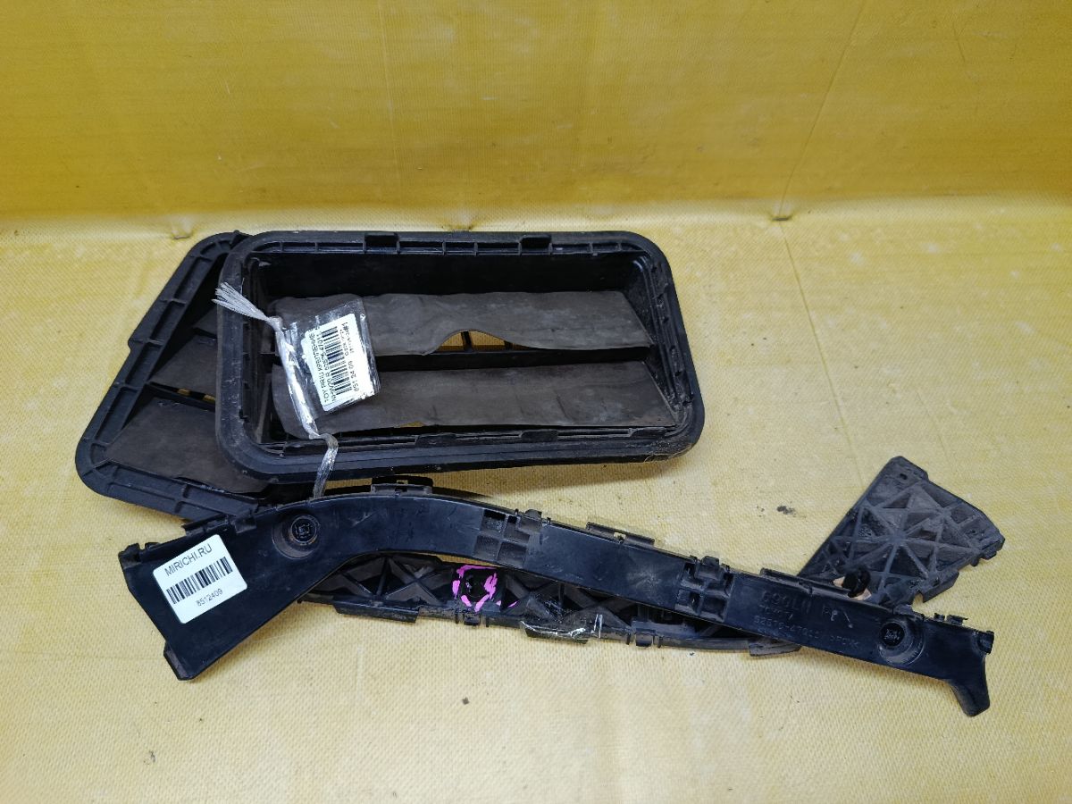 Крепление бампера 52575-47011, 52576-47011, 62931-33020 на Toyota Prius NHW20 Фото 3