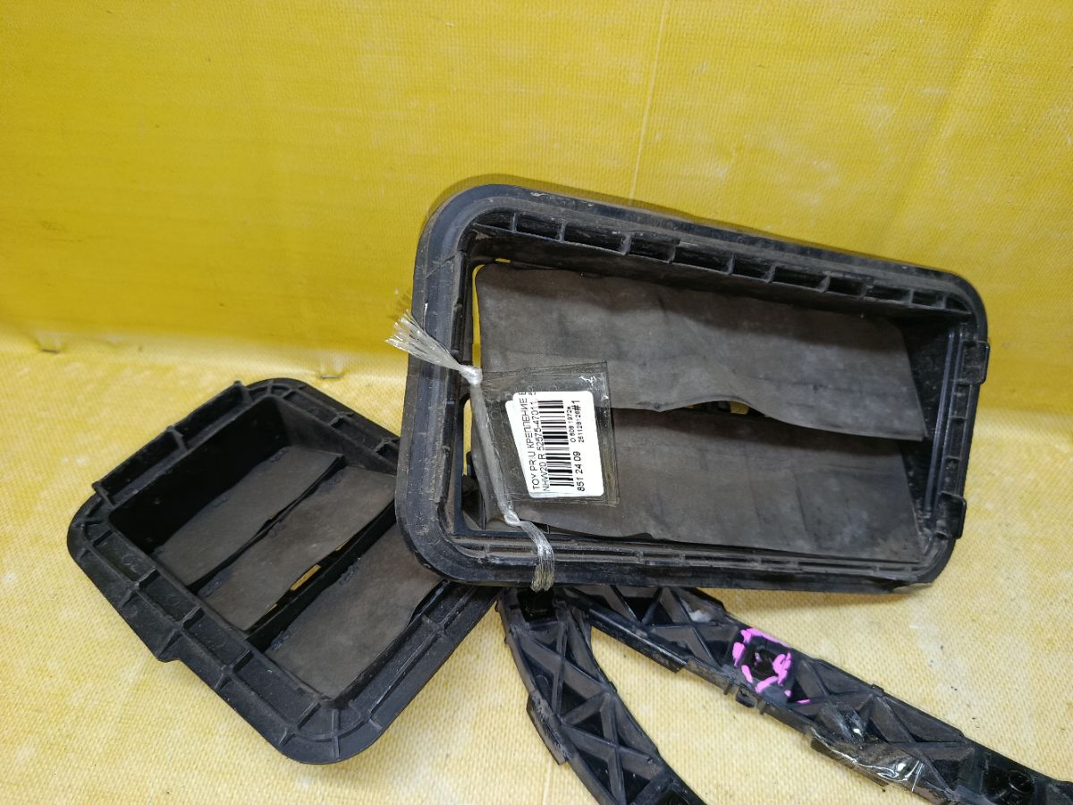 Крепление бампера 52575-47011, 52576-47011, 62931-33020 на Toyota Prius NHW20 Фото 4