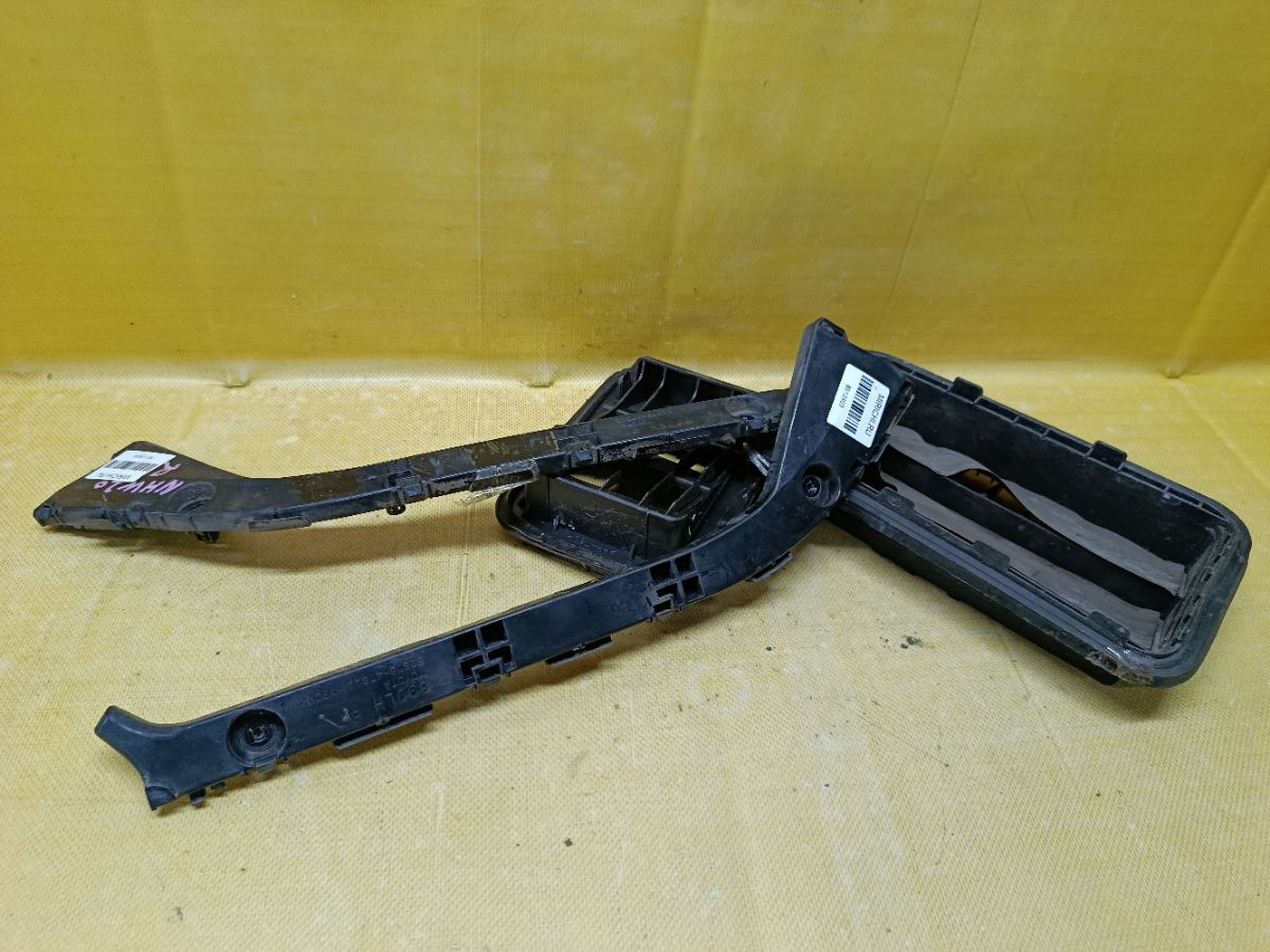 Крепление бампера 52575-47011, 52576-47011, 62931-33020 на Toyota Prius NHW20 Фото 7