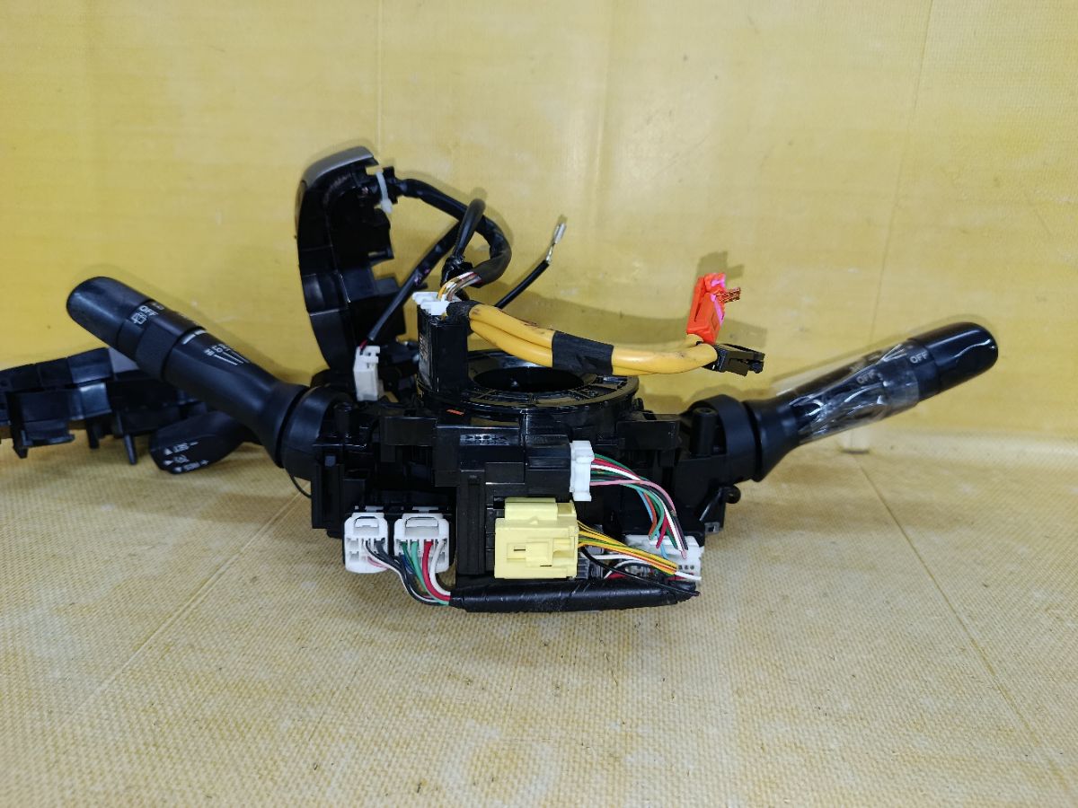 Шлейф-лента air bag 84306-48030 на Toyota Prius NHW20 Фото 6