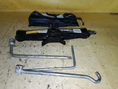 Домкрат на Toyota Noah AZR60G Фото 4