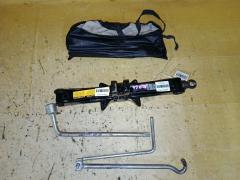 Домкрат на Toyota Noah AZR60G Фото 5