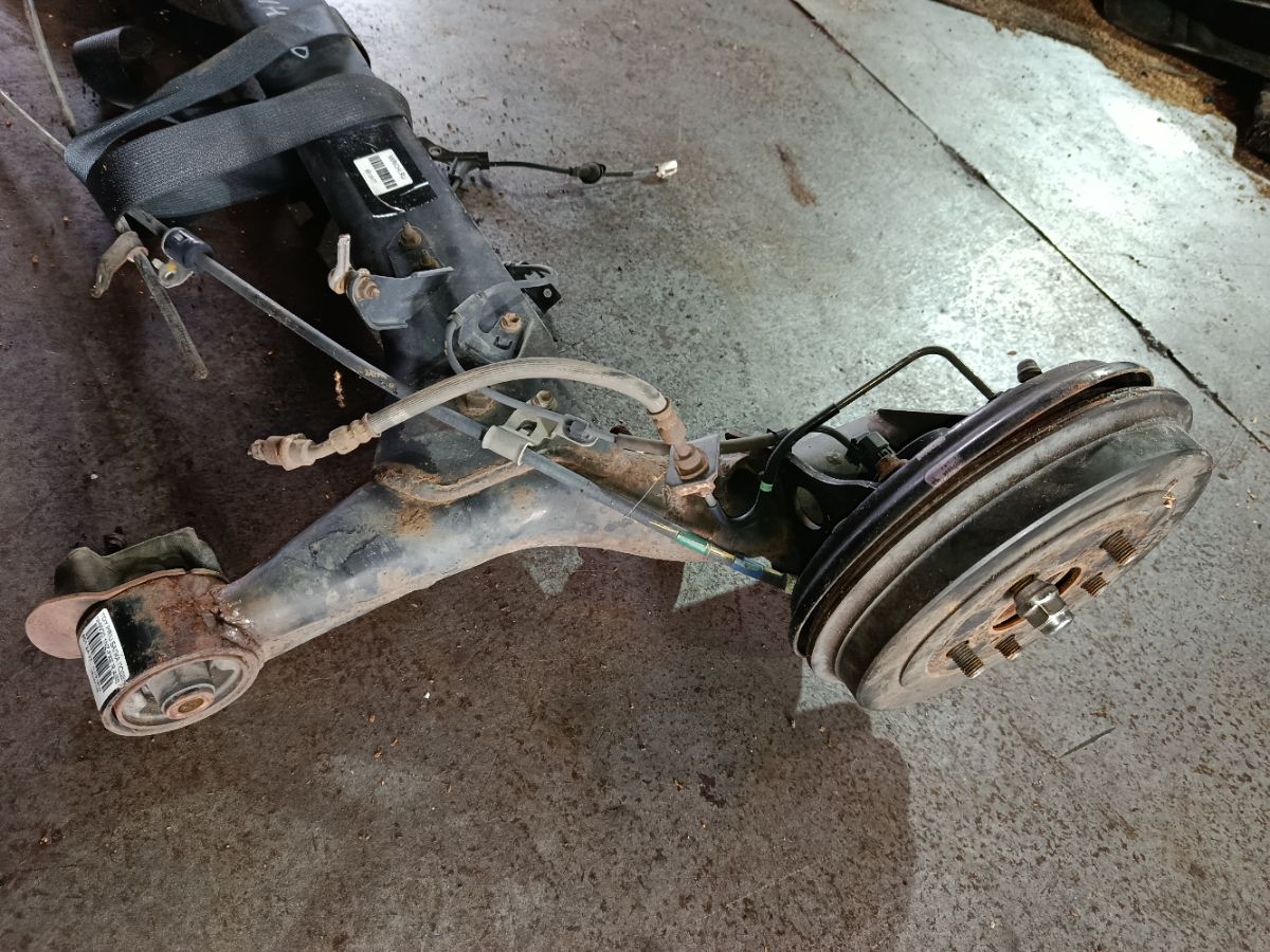 Балка подвески на Toyota Prius NHW20 1NZ-FXE Фото 4