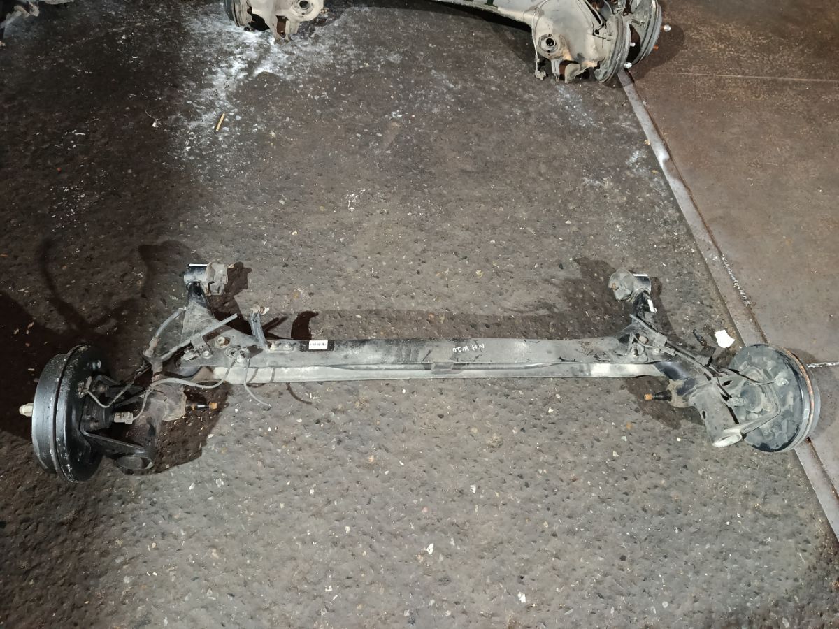 Балка подвески на Toyota Prius NHW20 1NZ-FXE Фото 3