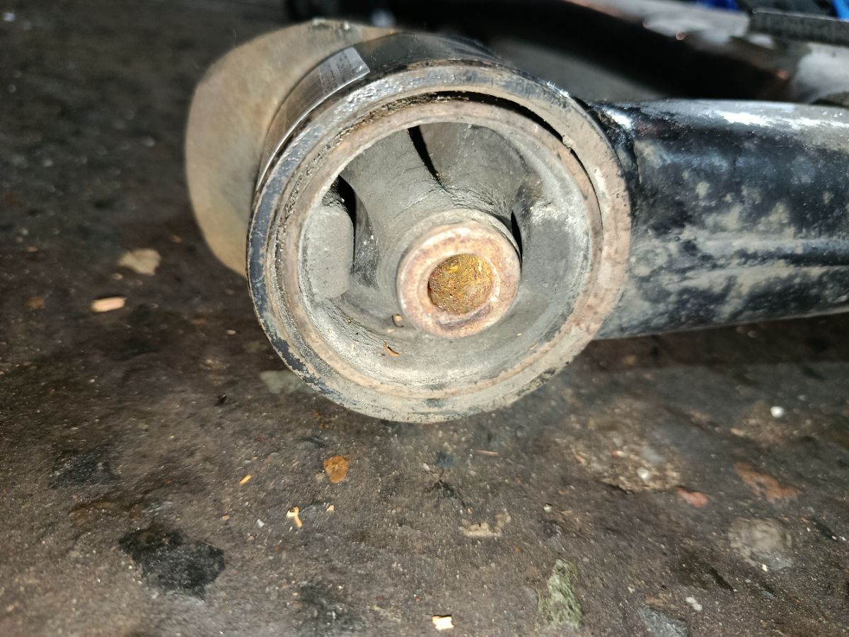 Балка подвески на Toyota Prius NHW20 1NZ-FXE Фото 6