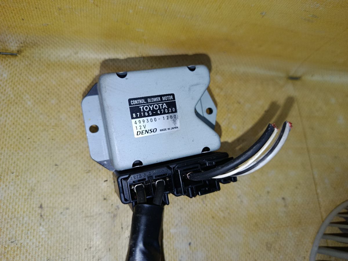 Мотор печки на Toyota Prius NHW20 Фото 6