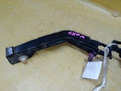 Крепление бампера на Toyota Voxy AZR60G Фото 6