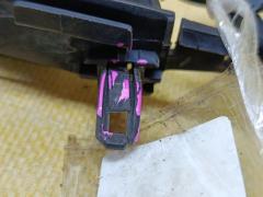 Крепление бампера на Toyota Voxy AZR60G Фото 7