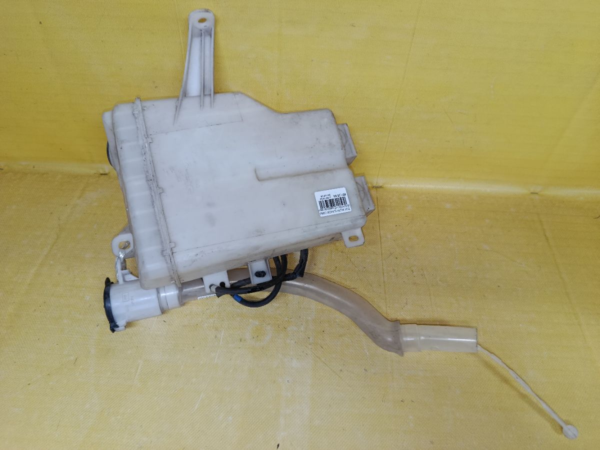 Бачок омывателя 85315-58010 на Toyota Alphard ANH10W Фото 5