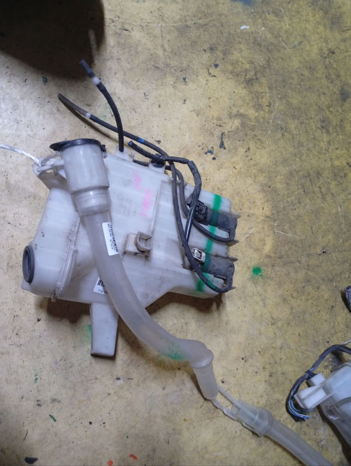 Бачок омывателя 85315-58010 на Toyota Alphard ANH10W Фото 6