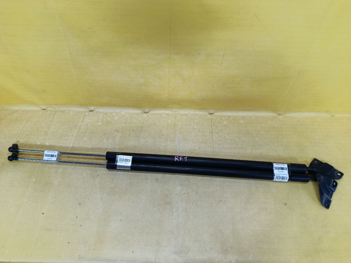 Амортизатор двери на Honda Stepwgn RF1 Фото 3