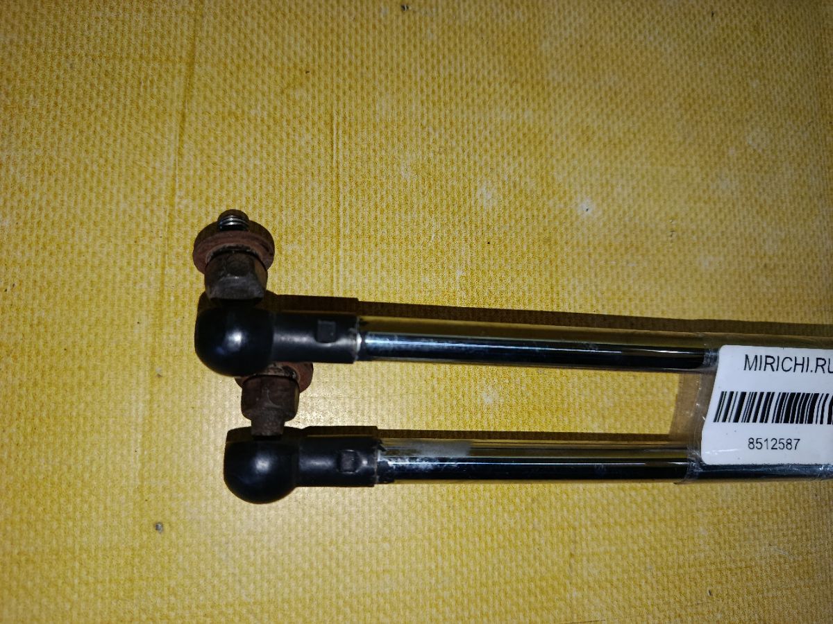 Амортизатор двери на Honda Stepwgn RF1 Фото 5