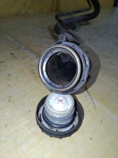 Заливная горловина топливного бака на Honda Stepwgn RF1 B20B Фото 5