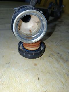 Заливная горловина топливного бака на Toyota Alphard ANH10W 2AZ-FE Фото 7