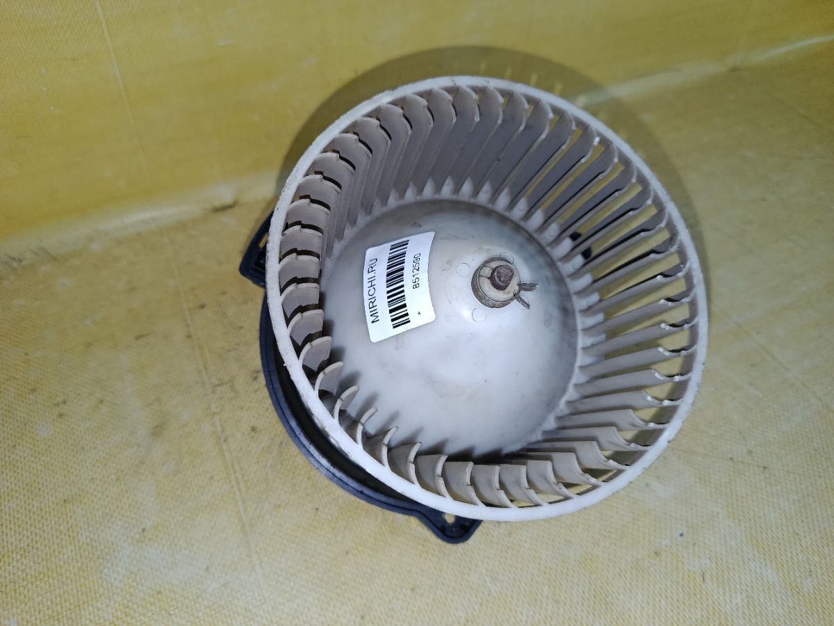 Мотор печки на Honda Stepwgn RF1 Фото 5