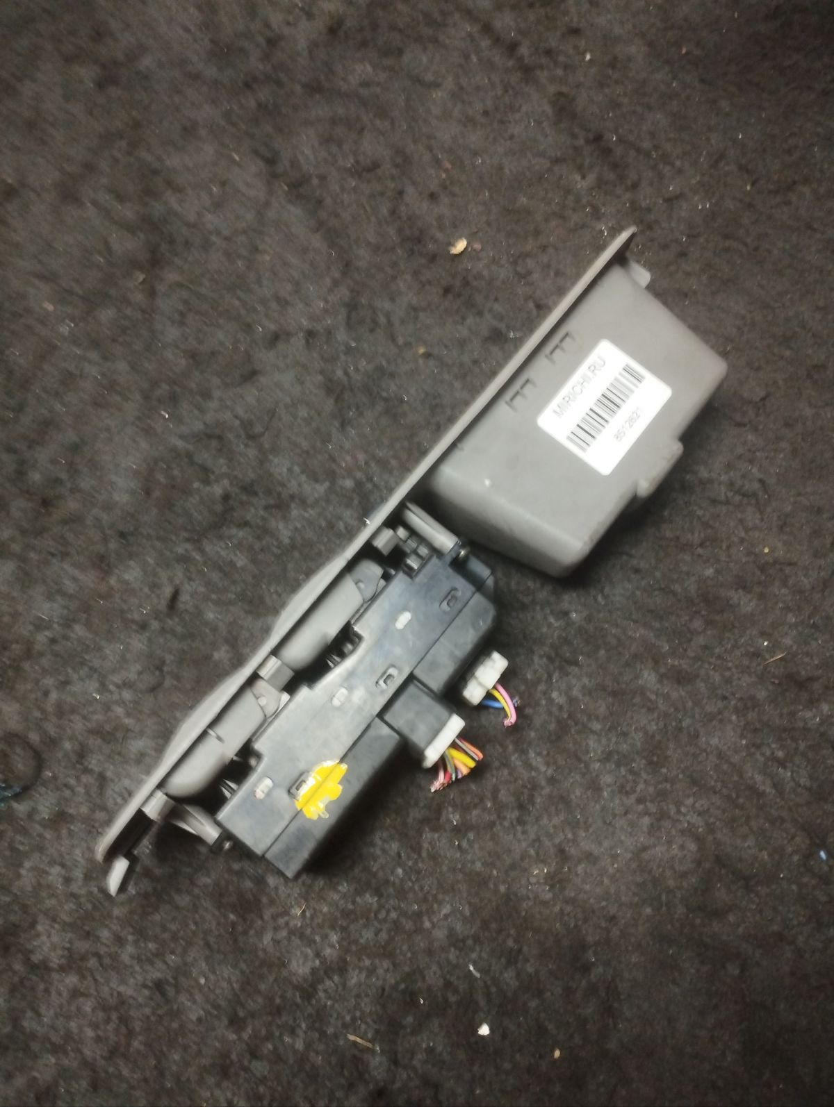 Блок упр-я стеклоподъемниками на Mazda Demio DW3W Фото 7