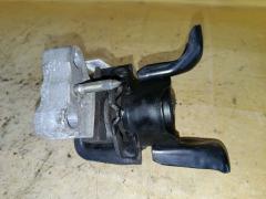 Подушка двигателя 12305-37050 на Toyota Voxy ZRR70G 3ZR-FAE Фото 4