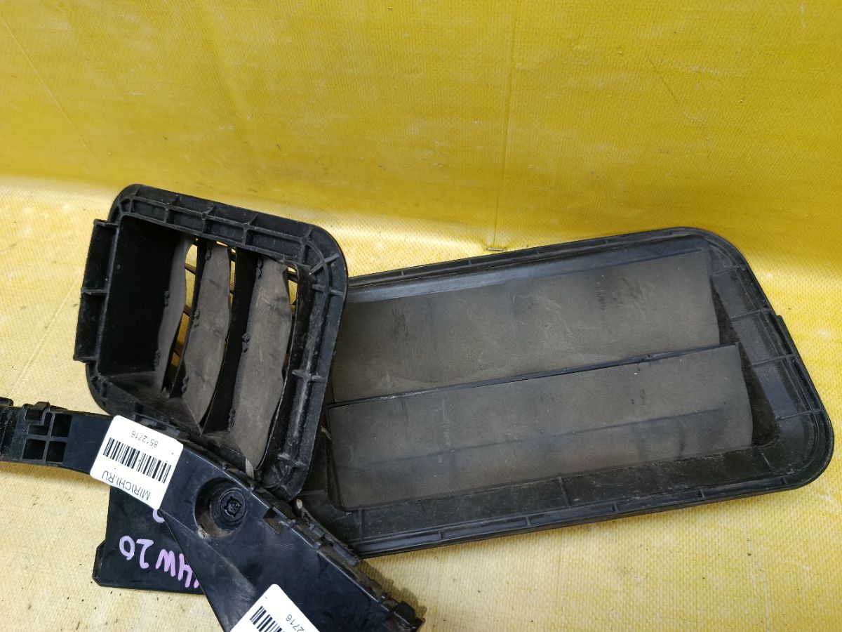 Крепление бампера 52575-47011, 52576-47011, 62931-33020 на Toyota Prius NHW20 Фото 4