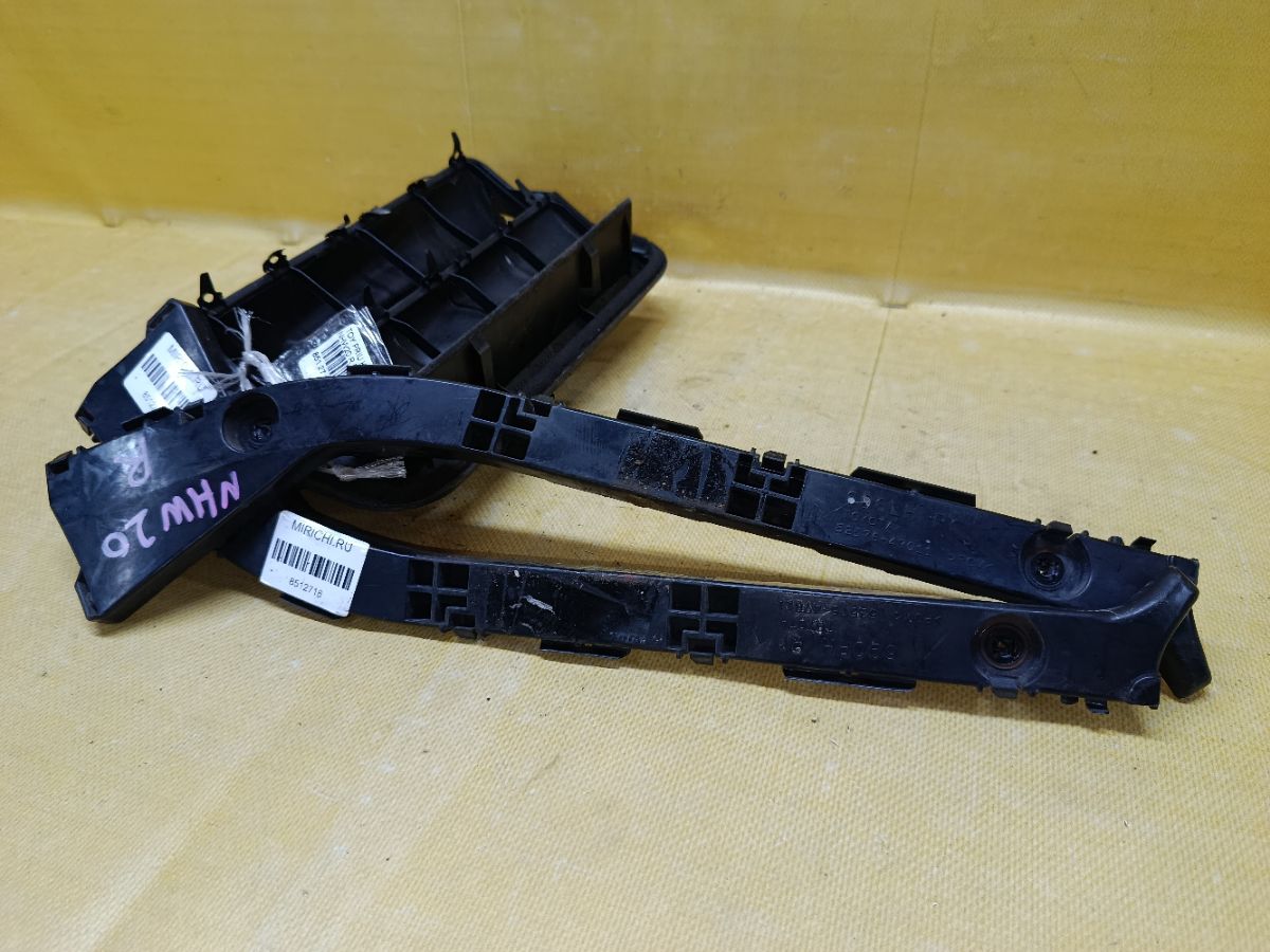 Крепление бампера 52575-47011, 52576-47011, 62931-33020 на Toyota Prius NHW20 Фото 5