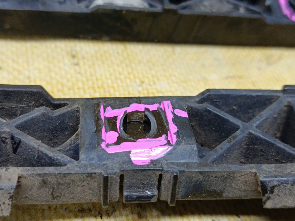 Крепление бампера 52575-47011, 52576-47011, 62931-33020 на Toyota Prius NHW20 Фото 8