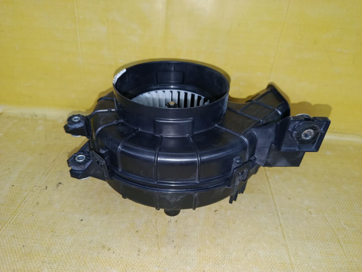 Мотор охлаждения батареи 1J810-RBJ-0031 на Honda Insight ZE2 Фото 4