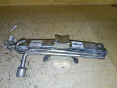 Домкрат на Honda Fit Hybrid GP1 Фото 4