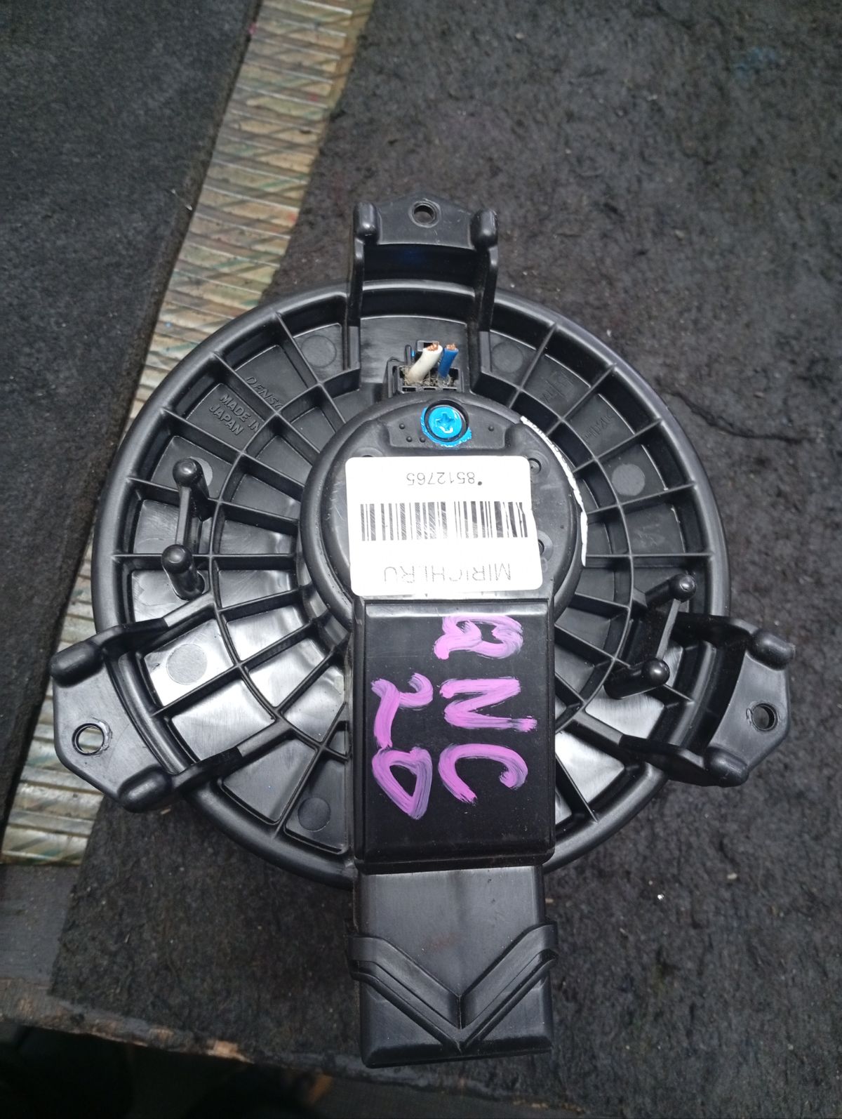 Мотор печки 88550-B1020 на Toyota Bb QNC20 Фото 6