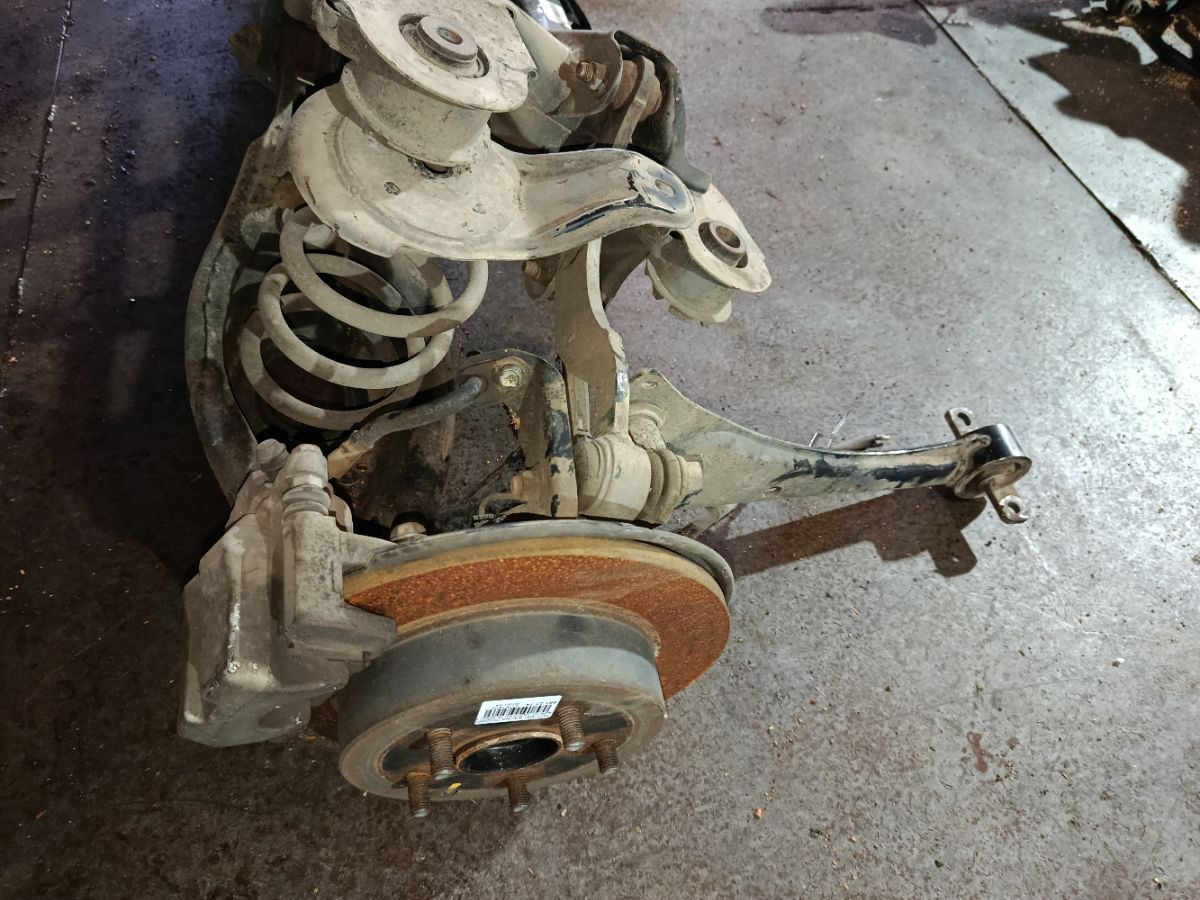 Балка подвески на Toyota Sai AZK10 2AZ-FXE Фото 12