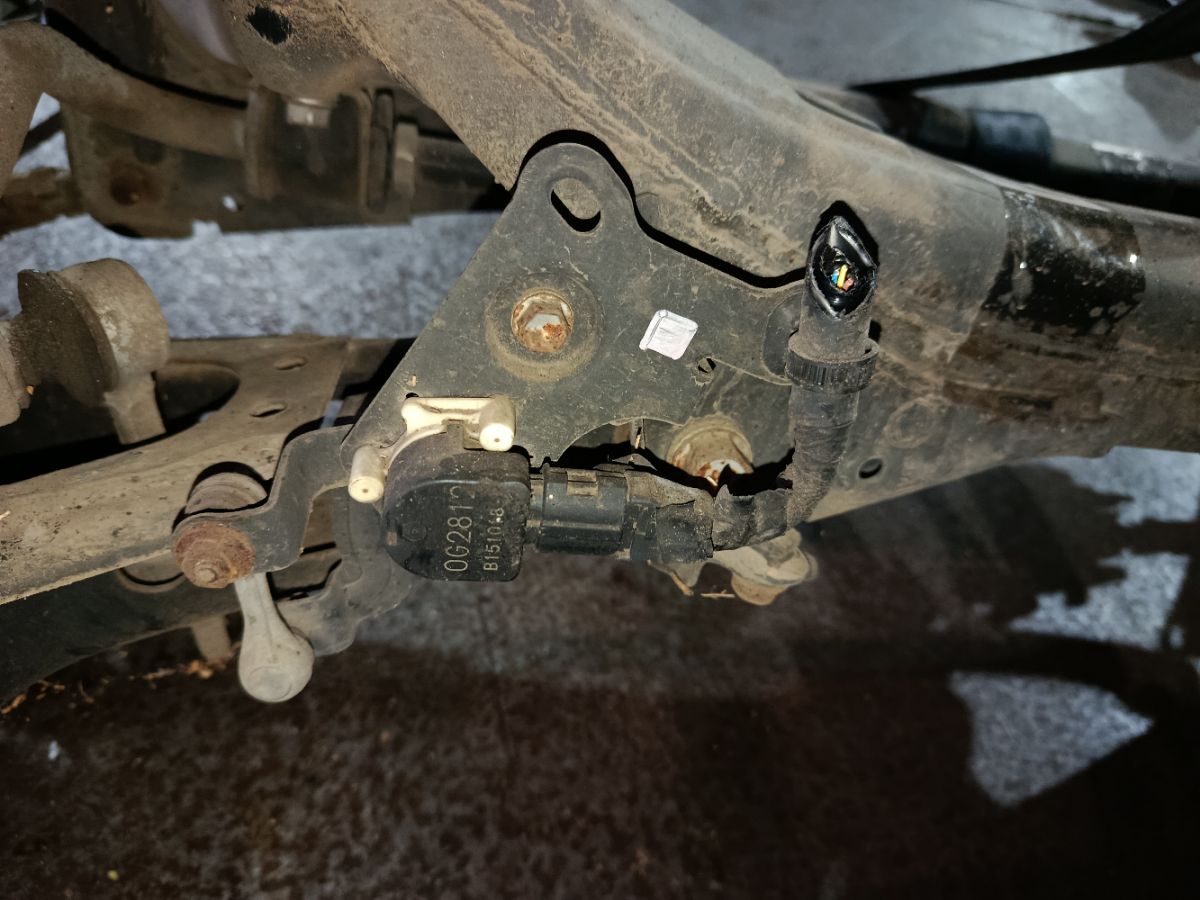 Балка подвески на Toyota Sai AZK10 2AZ-FXE Фото 9