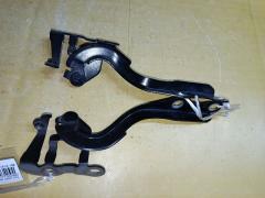 Крепление капота на Toyota Voxy ZRR70G Фото 2