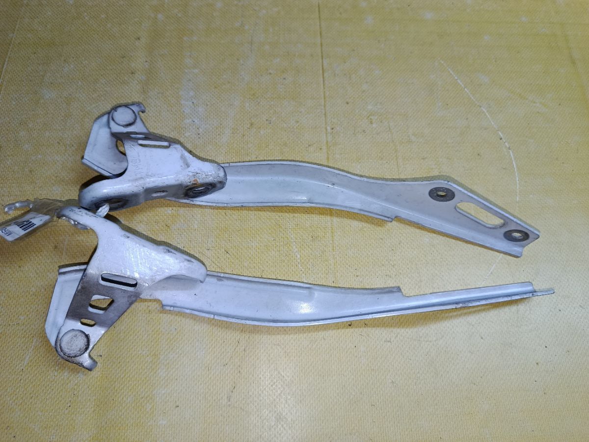 Крепление капота на Honda Insight ZE2 Фото 2