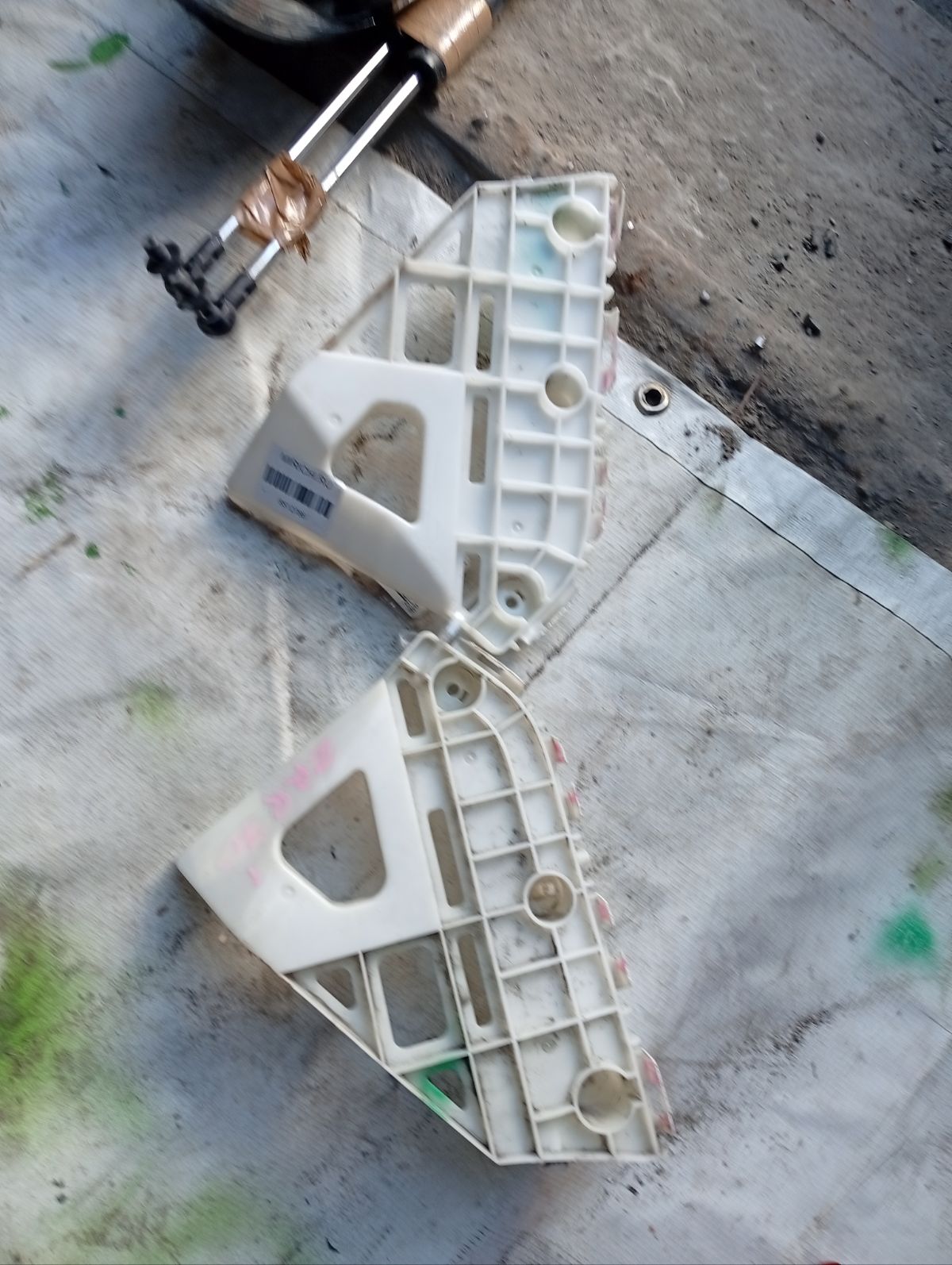 Крепление бампера 52115-28210, 52116-28210 на Toyota Voxy ZRR70G Фото 14