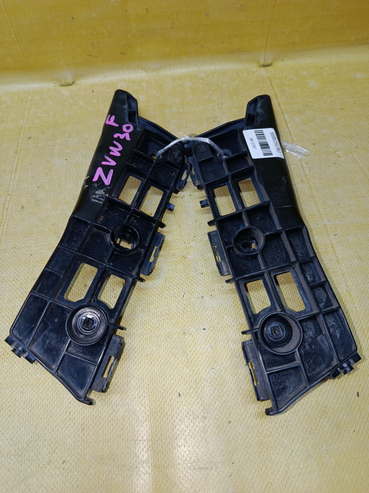 Крепление бампера 52116-47020, 52115-47020 на Toyota Prius ZVW30 Фото 3