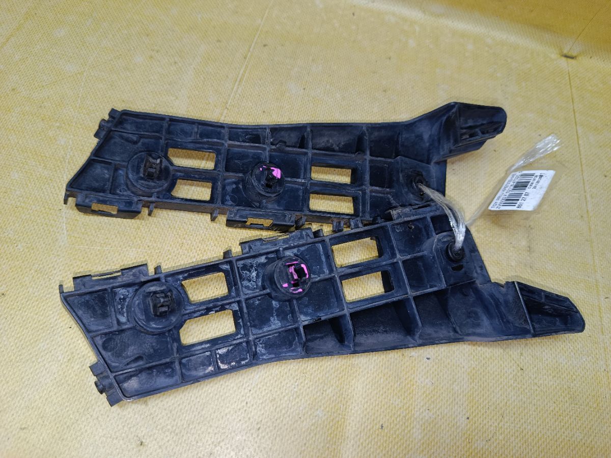 Крепление бампера 52116-47020, 52115-47020 на Toyota Prius ZVW30 Фото 5