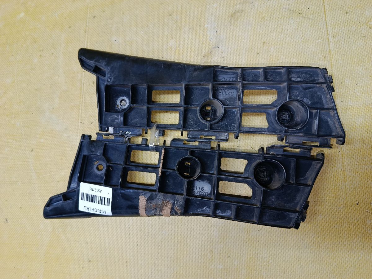 Крепление бампера 52116-47020, 52115-47020 на Toyota Prius ZVW30 Фото 3