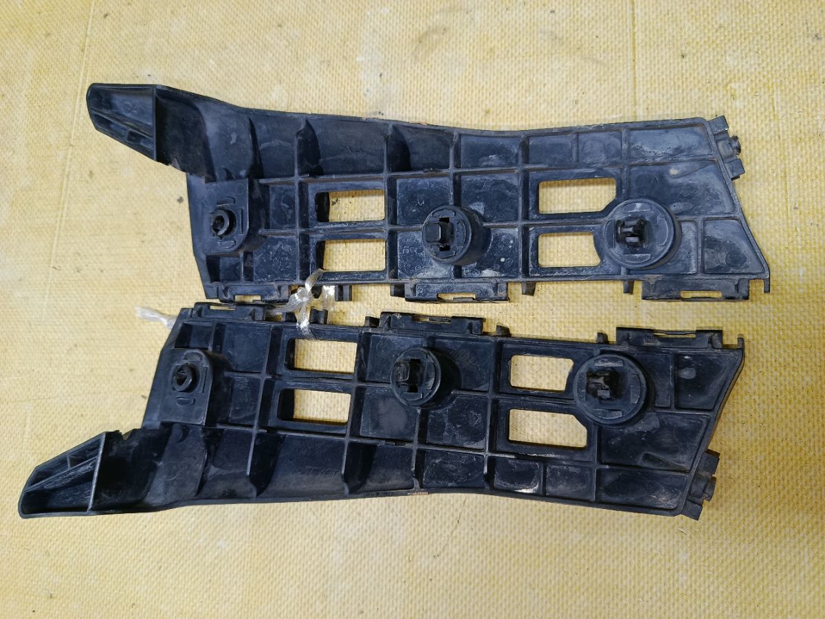 Крепление бампера 52116-47020, 52115-47020 на Toyota Prius ZVW30 Фото 4