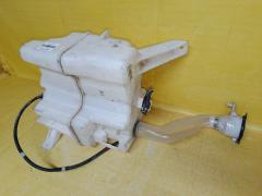 Бачок омывателя на Toyota Prius ZVW30 Фото 5