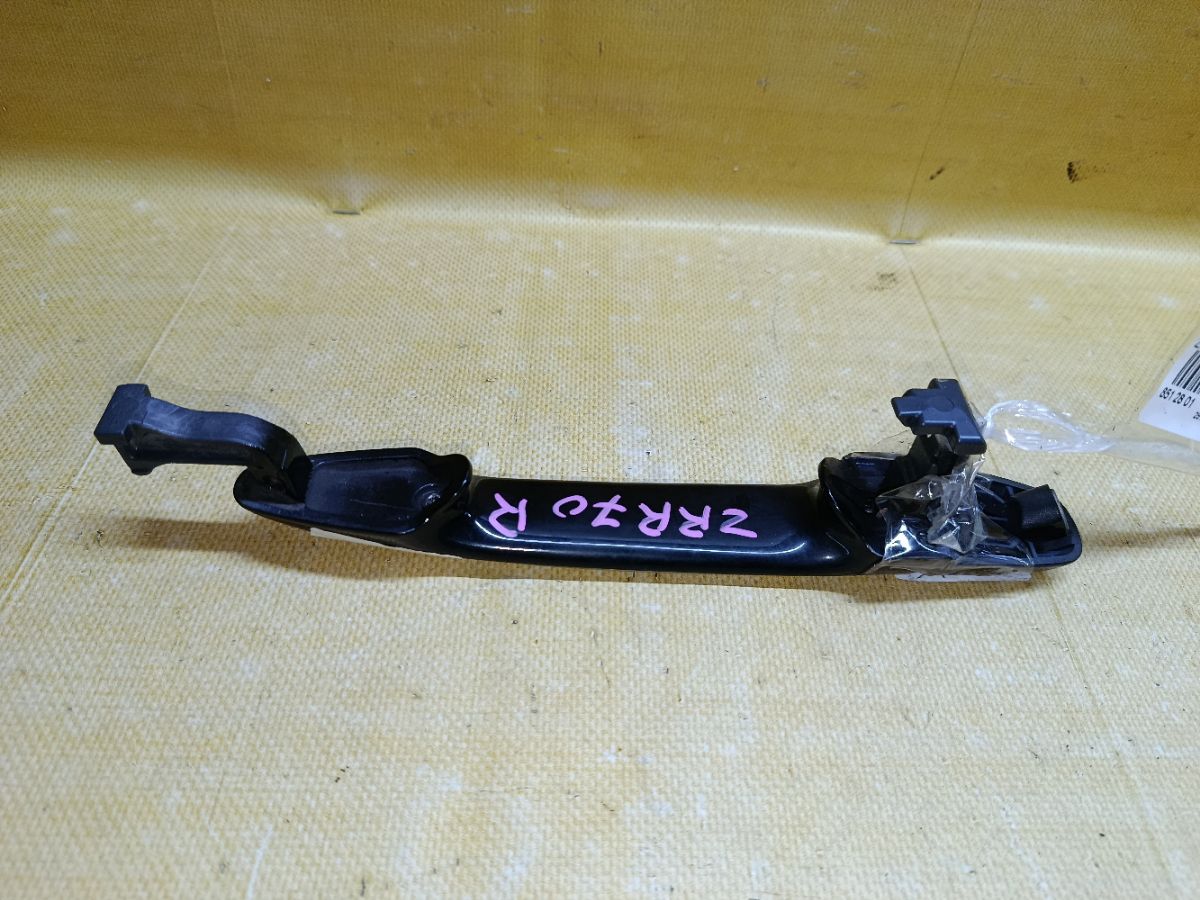 Ручка двери на Toyota Voxy ZRR70G Фото 5