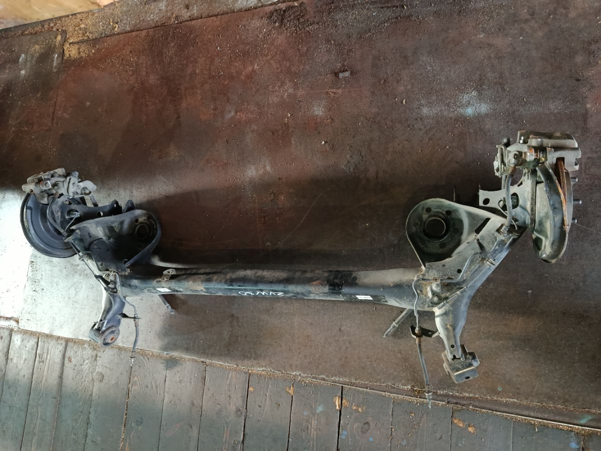 Балка подвески на Toyota Prius ZVW30 2ZR-FXE Фото 4