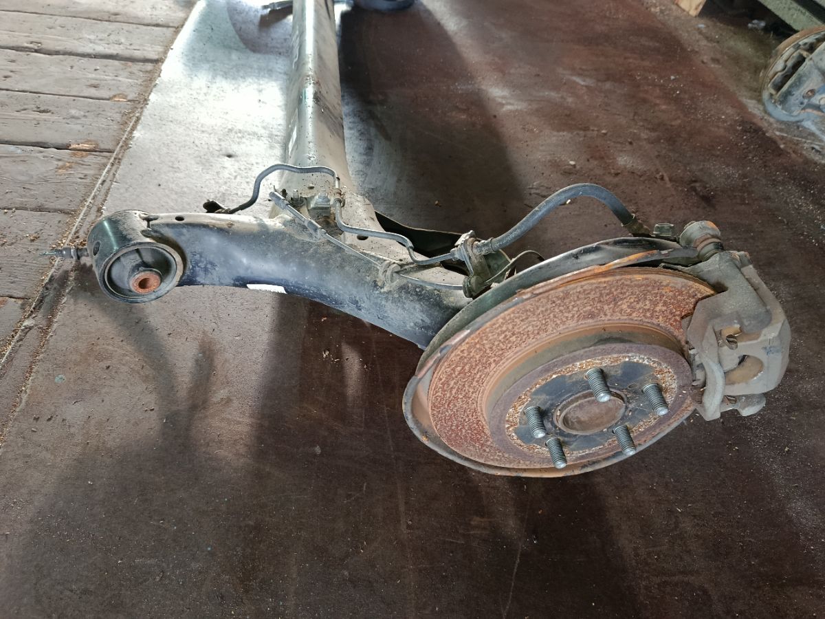 Балка подвески на Toyota Prius ZVW30 2ZR-FXE Фото 5