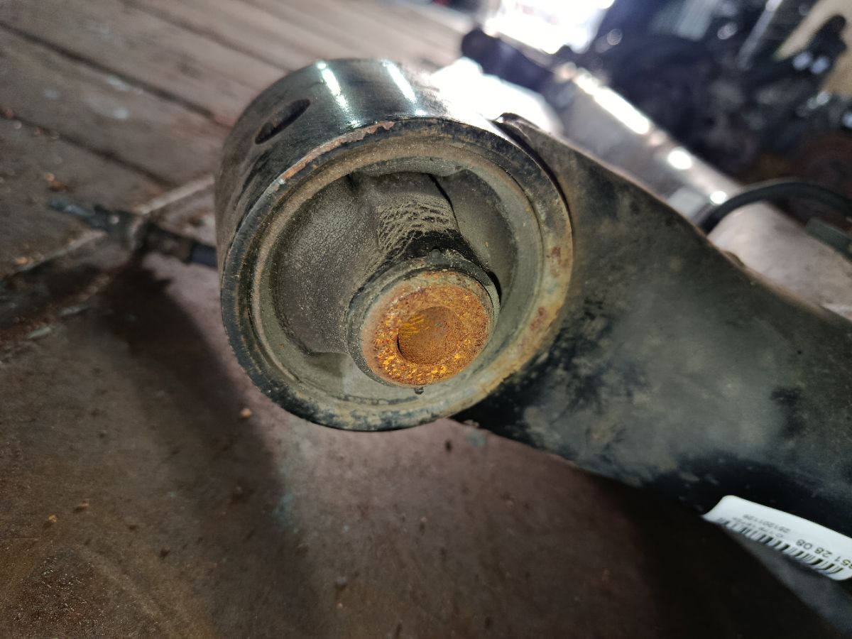 Балка подвески на Toyota Prius ZVW30 2ZR-FXE Фото 8