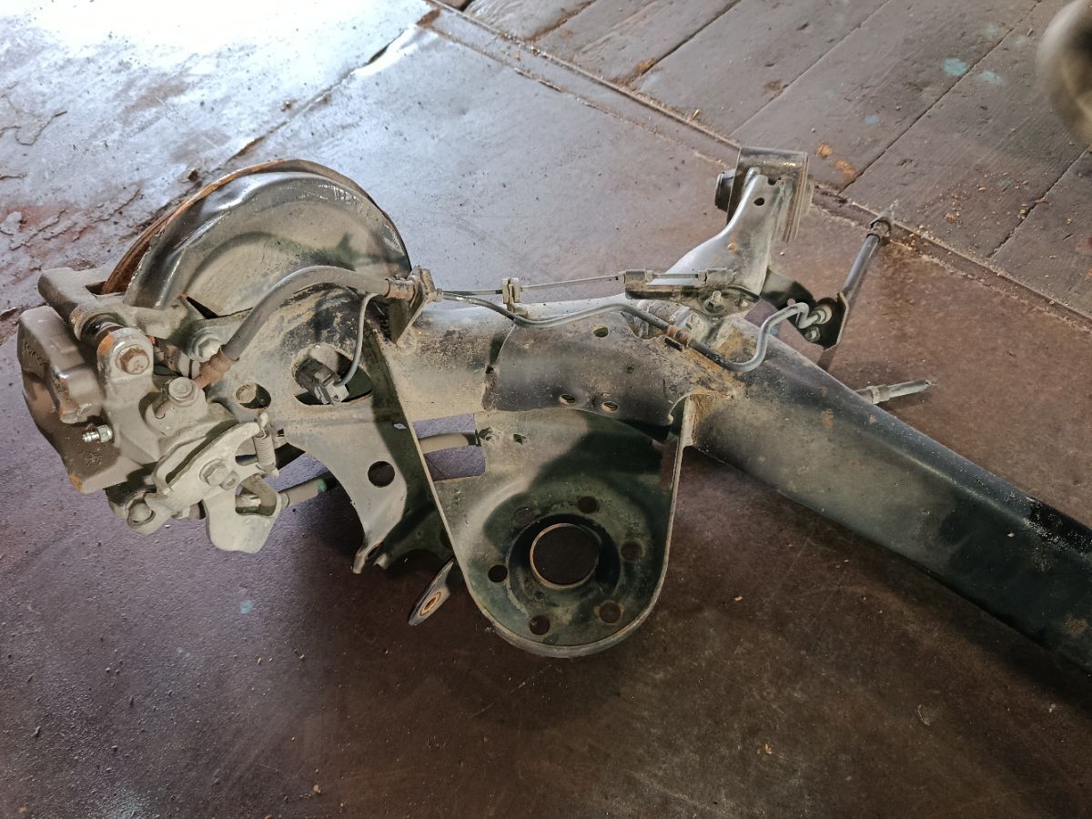 Балка подвески на Toyota Prius ZVW30 2ZR-FXE Фото 9