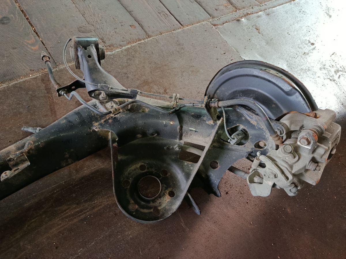 Балка подвески на Toyota Prius ZVW30 2ZR-FXE Фото 10