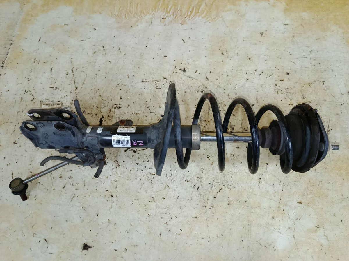 Стойка амортизатора на Toyota Voxy ZRR70G 3ZR-FAE Фото 3