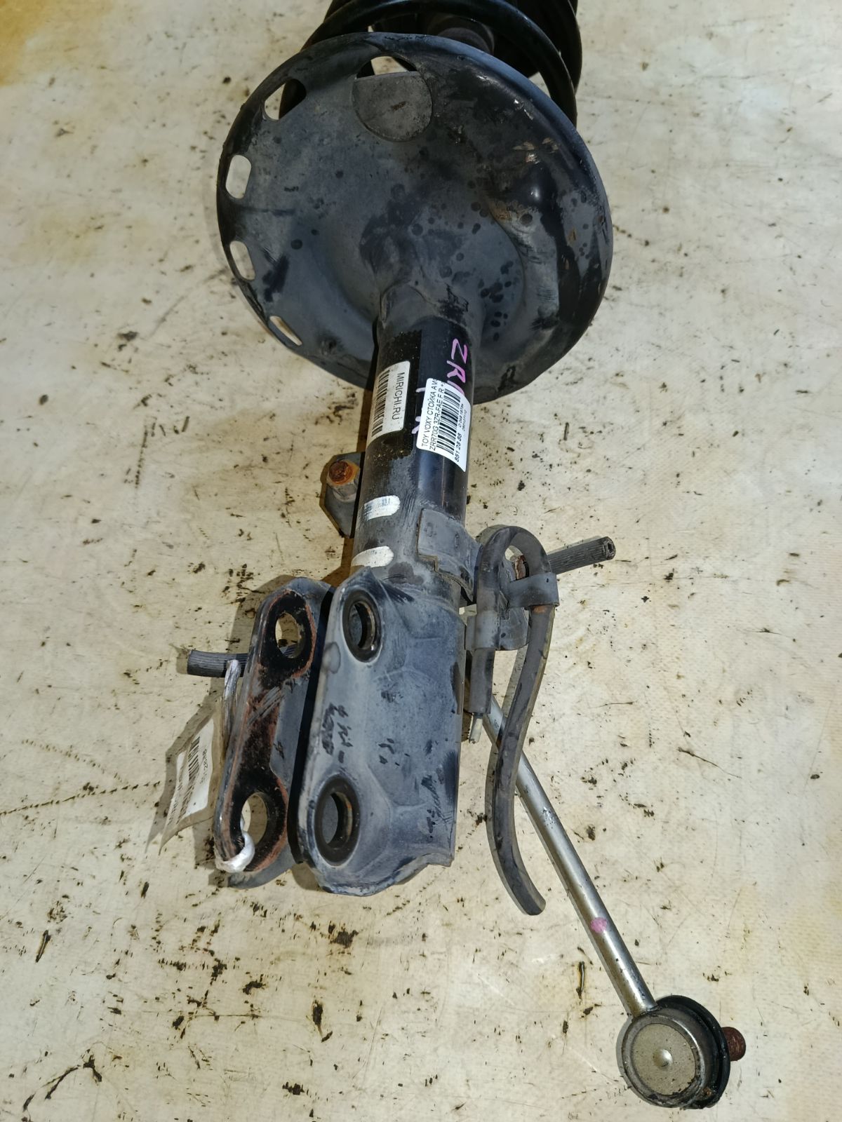 Стойка амортизатора на Toyota Voxy ZRR70G 3ZR-FAE Фото 6