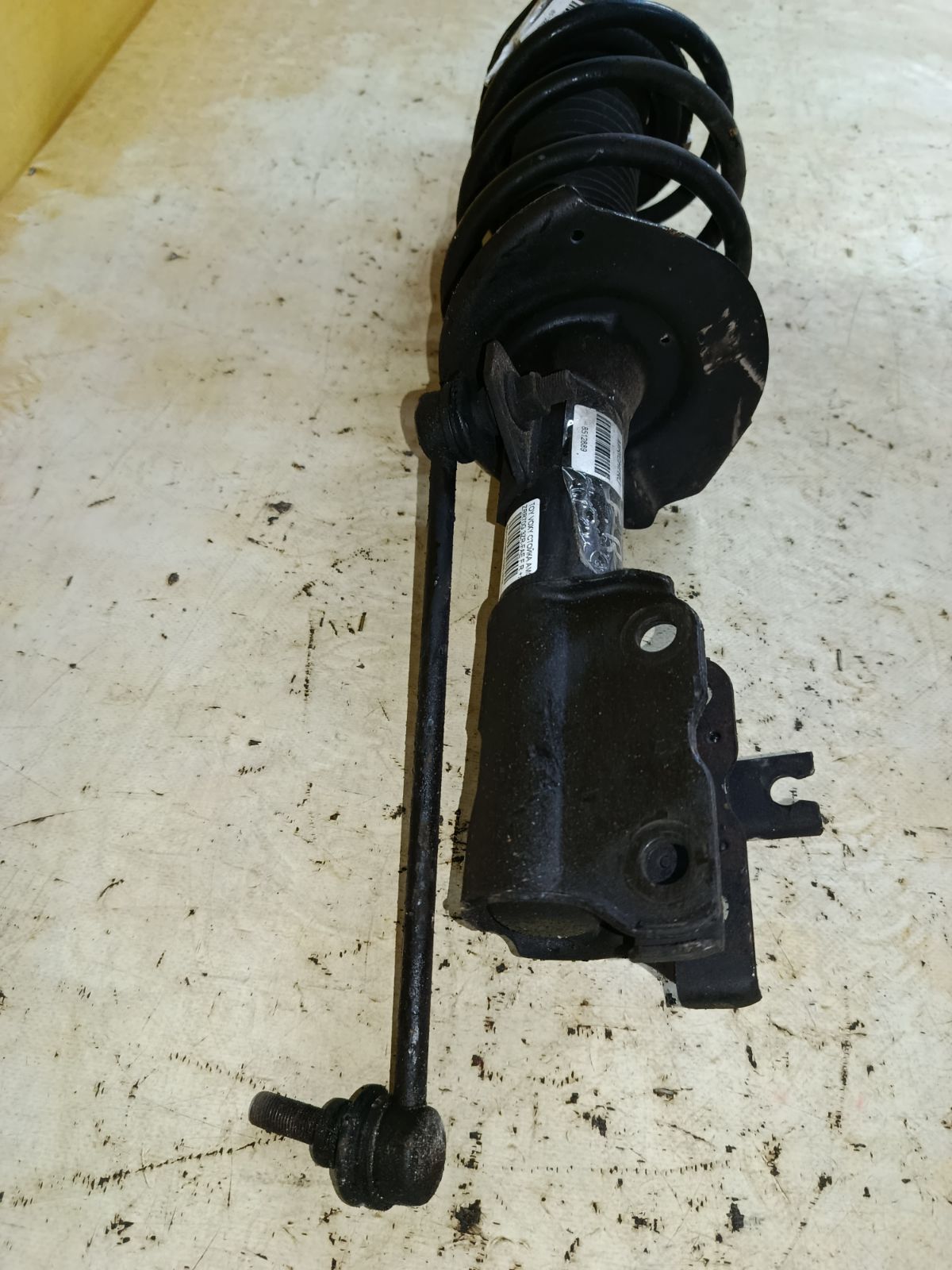 Стойка амортизатора на Toyota Voxy ZRR70G 3ZR-FAE Фото 6